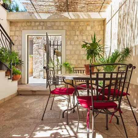 Mike Apartman Makarska