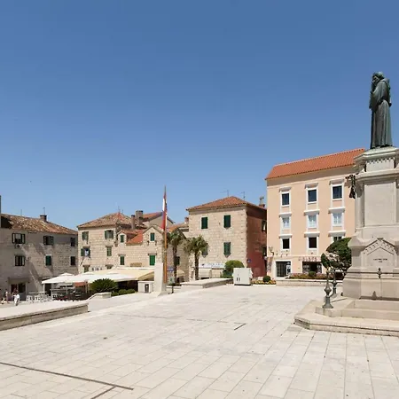 Apartment Mike Makarska